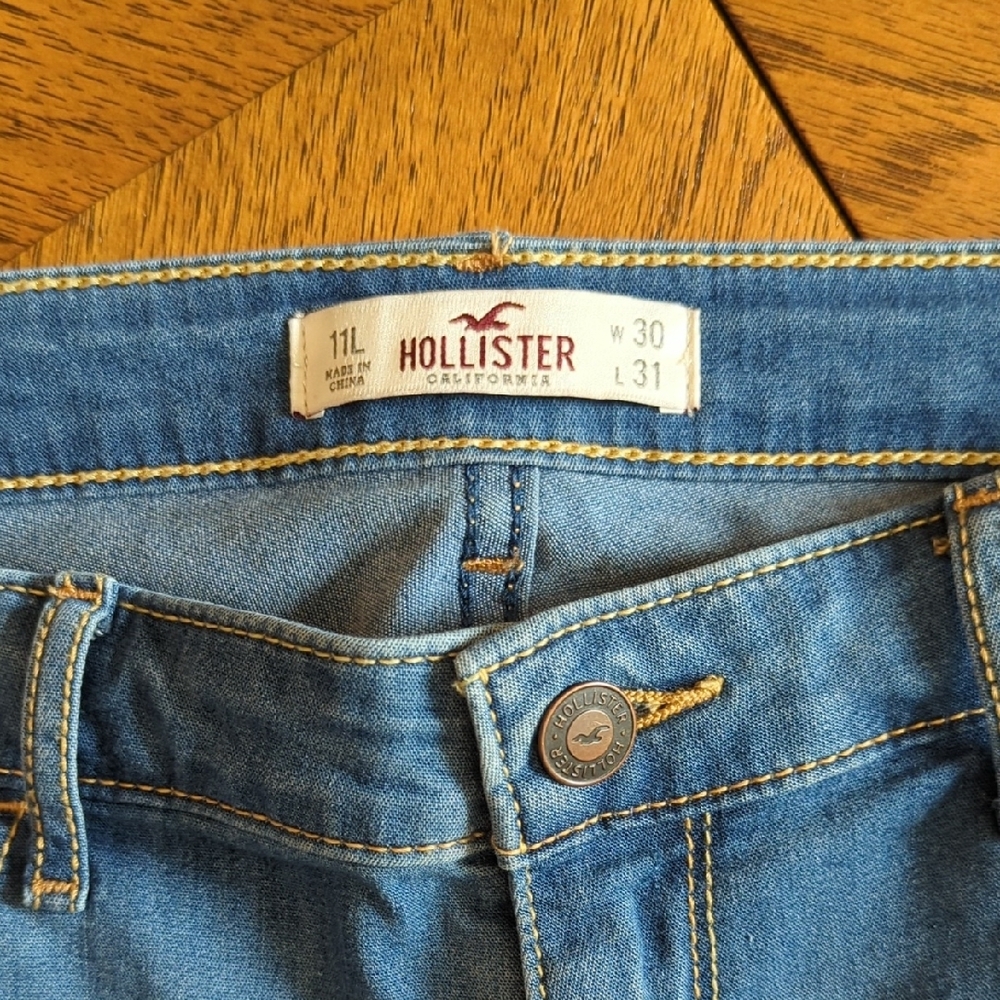 Hollister Women's Light Denim Skinny Jeans - Picture 2 of 10
